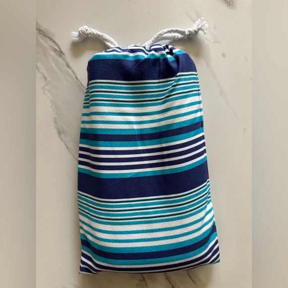 Quick Dry Travel Beach Towel Better 38" x 72" with pocket - Picture 2 of 4